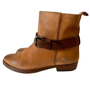 HTC Hollywood Trading Company Gwen Leather Belted Boot Size 39